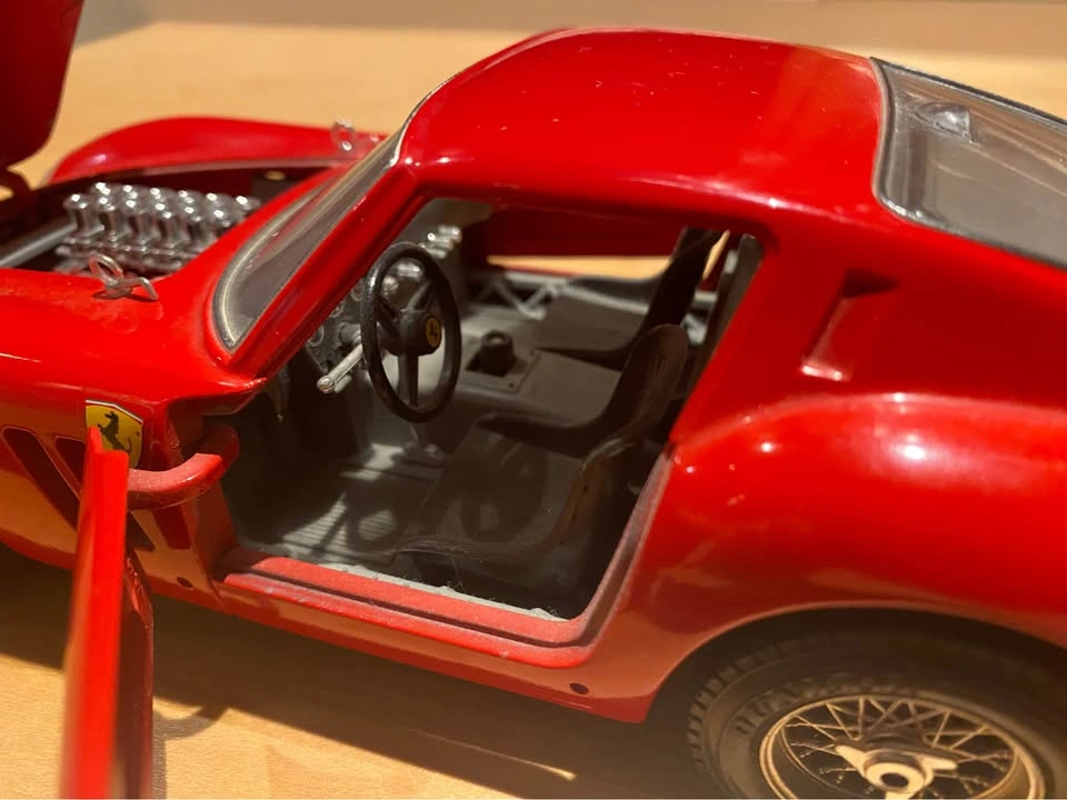 Vintage Burago Ferrari 250 GTO 1:18 Scale Diecast Model Car - photo 4