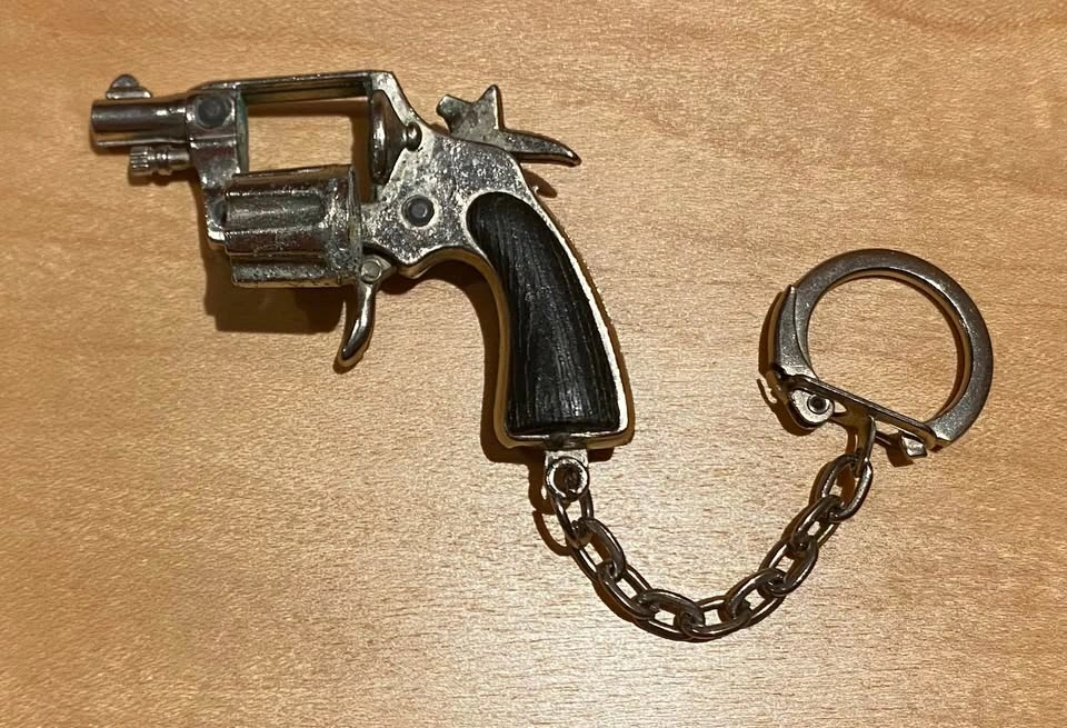 Vintage Revolver Keychain - photo 2