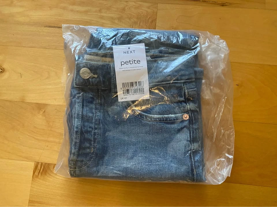 Next Petite Crop Bootcut High Rise Jeans UK 4P/Canadian 6P - photo 2
