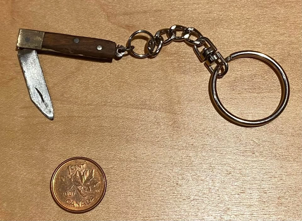 Miniature Folding Pocket Knife Keychain - photo 2