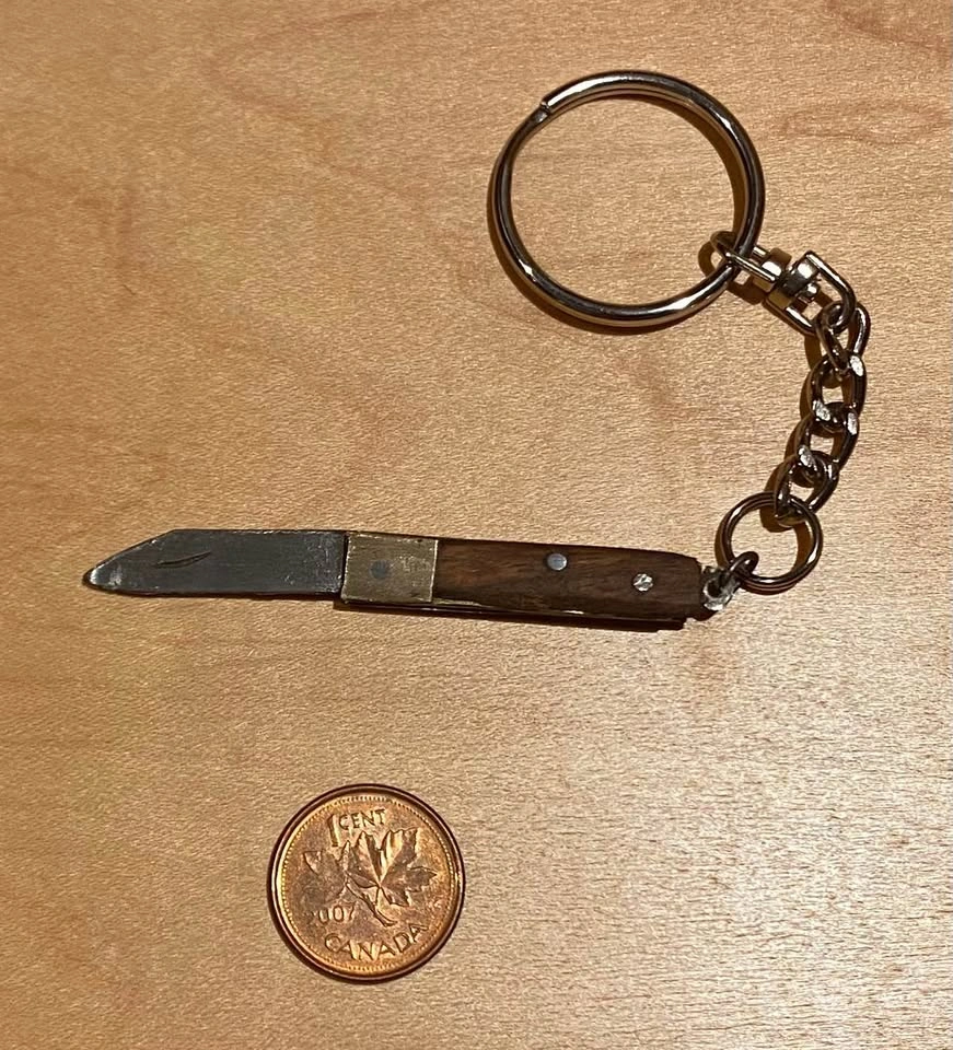 Miniature Folding Pocket Knife Keychain - photo 3