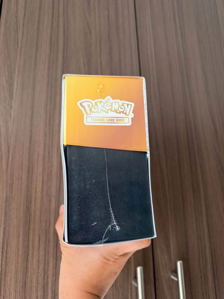 Pokemon 30th Celebration ETB - photo 2