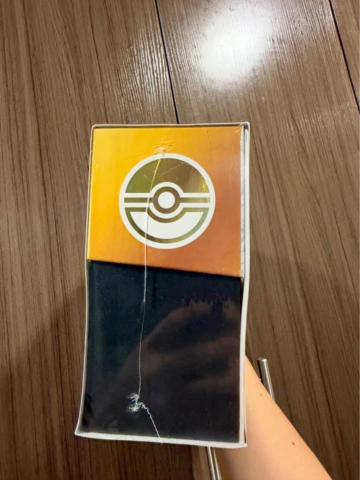 Pokemon 30th Celebration ETB (Pokemon Center Exclusive) - photo 2
