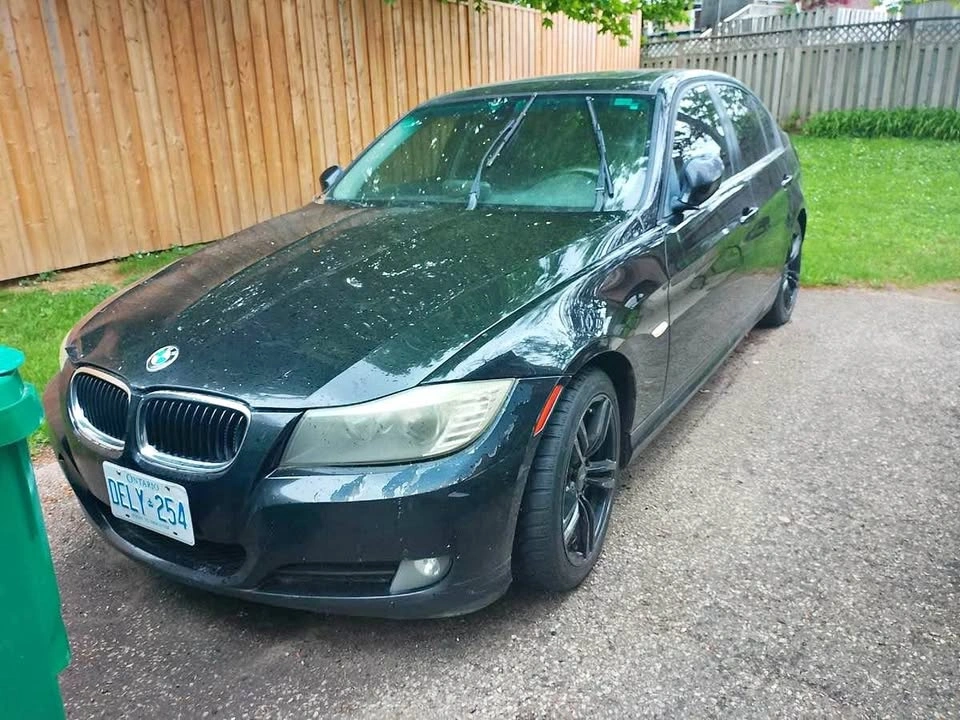Black alloy wheels and rims