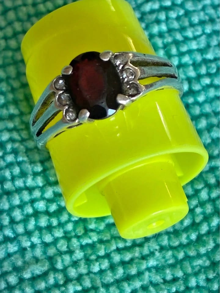 Vintage 925 Sterling Silver Garnet Ring – Size 7.25