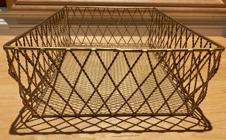 Gold Twisted Wire Storage Basket | Porch Pickup in South Surrey - photo 3