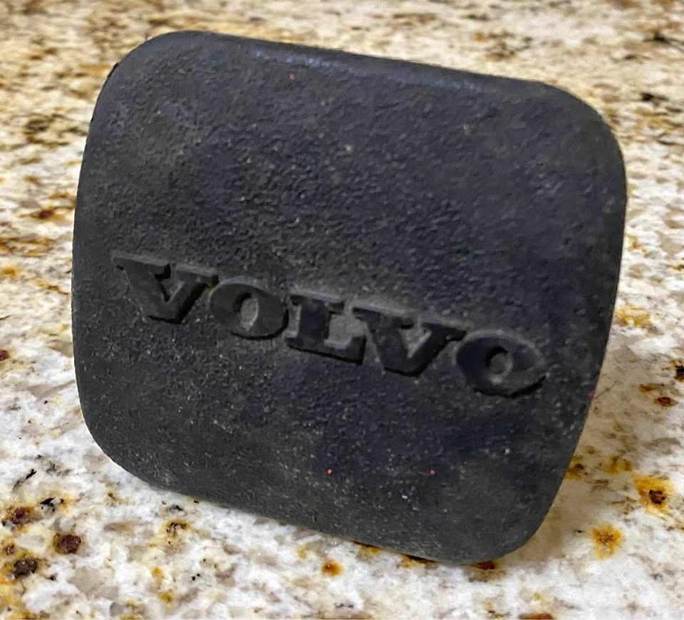 Volvo Tailgate Cap | Porch Pickup in South Surrey