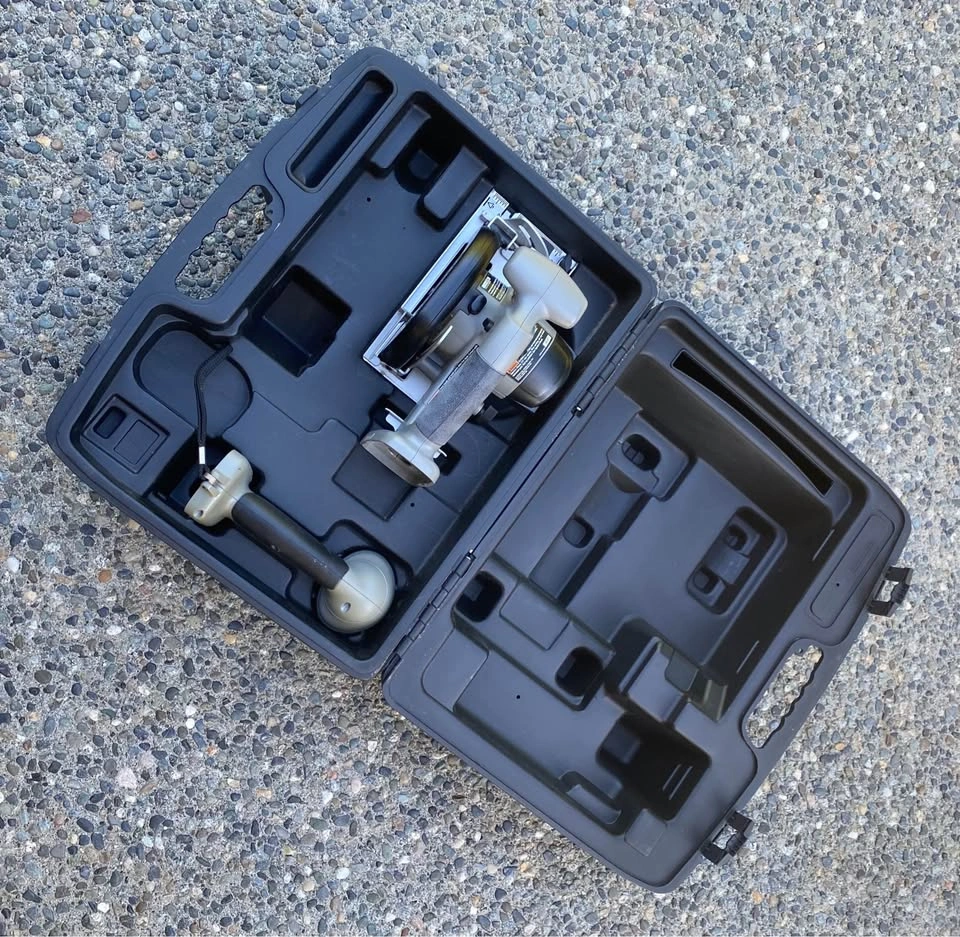 Craftsman Circular Saw, Flashlight & Case (No Battery) - photo 3