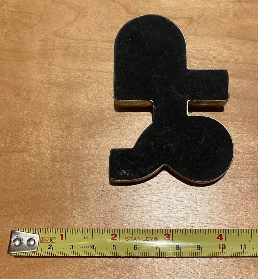Sterling Pound Sign Desk Weight | Porch Pickup in South Surrey - photo 2