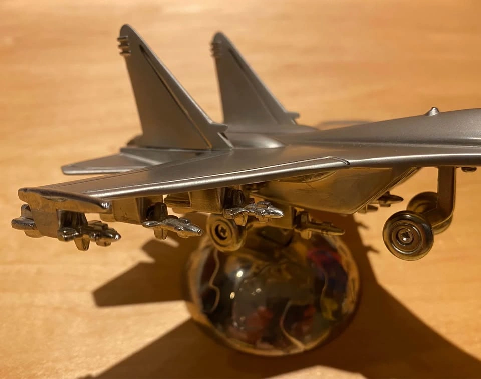 Fighter Jet Desk Sculpture | Porch Pickup in South Surrey - photo 3