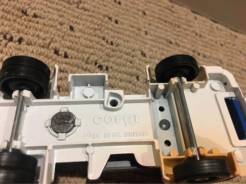Vintage Corgi Mercedes Benz Semi Truck | 11 Inches - photo 5