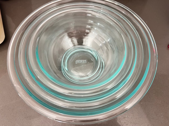 Pyrex Mixing Bowl Set