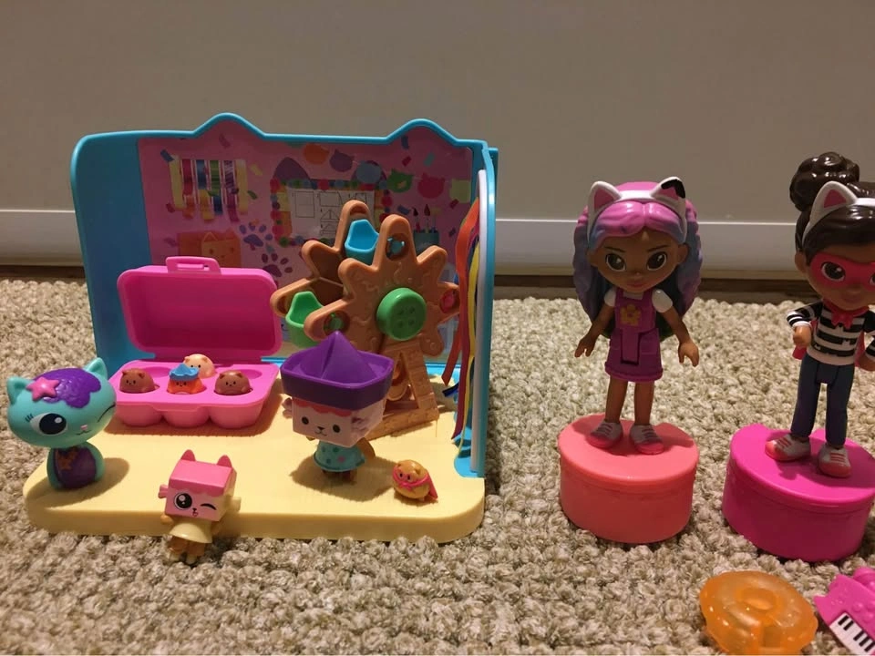 Gabby’s Dollhouse Playset & Figures - photo 2