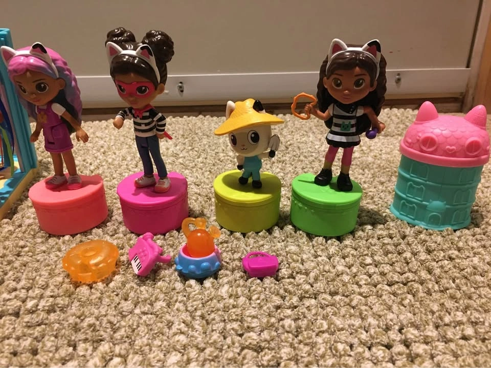 Gabby’s Dollhouse Playset & Figures - photo 3