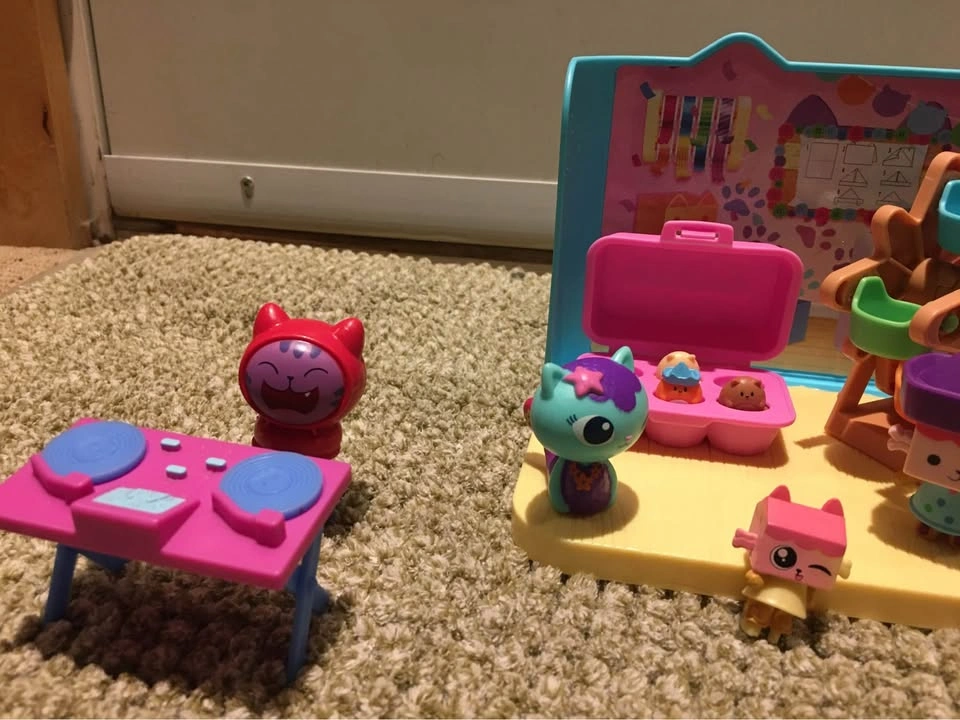 Gabby’s Dollhouse Playset & Figures - photo 4