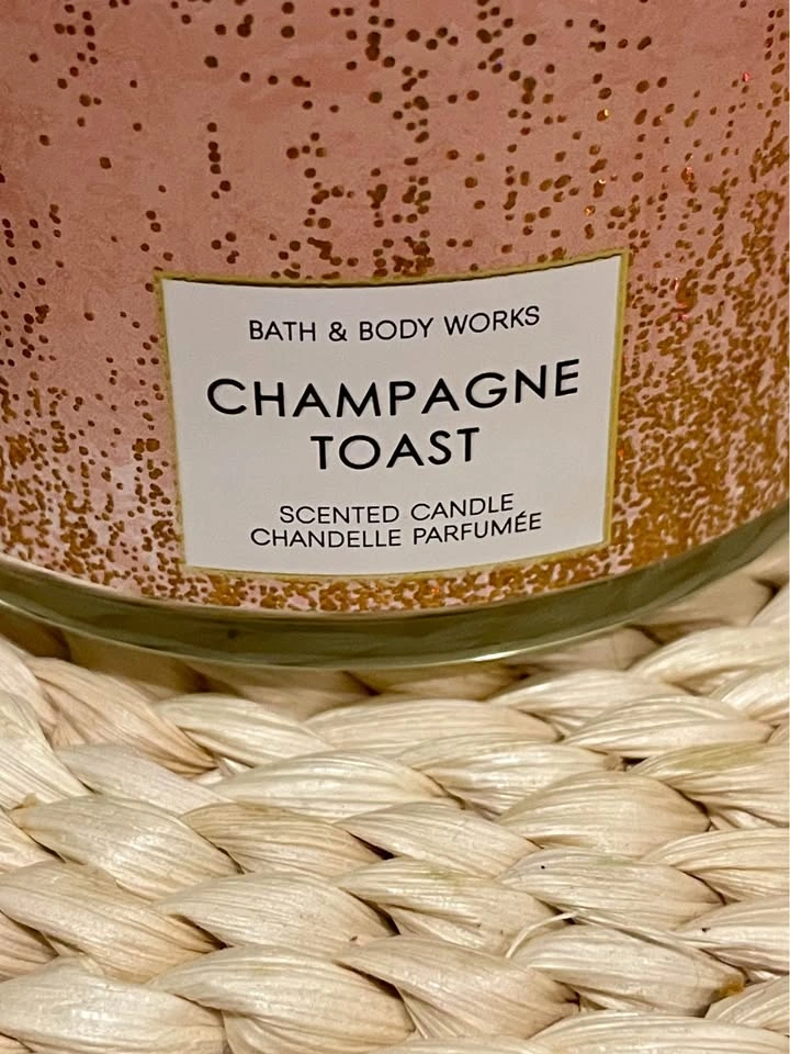 Bath & Body Works Champagne Toast Scented Candle - photo 2