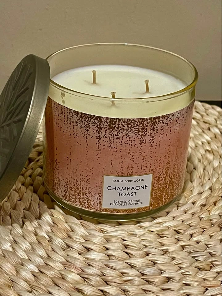 Bath & Body Works Champagne Toast Scented Candle - photo 3