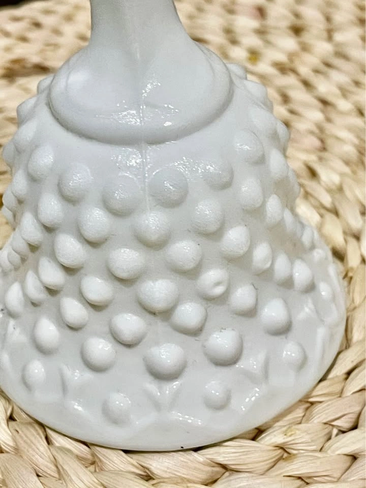 Vintage Colonial White Milk Glass FENTON Ornate Bell - photo 4