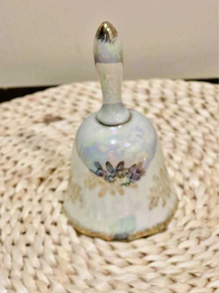 N.C. Cameron & Sons Porcelain Iridescent Currier & Ives Bell - photo 4