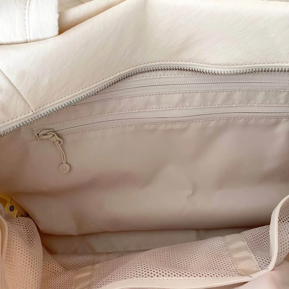 NWT Lululemon On My Level Barrel Duffle 16L - photo 5