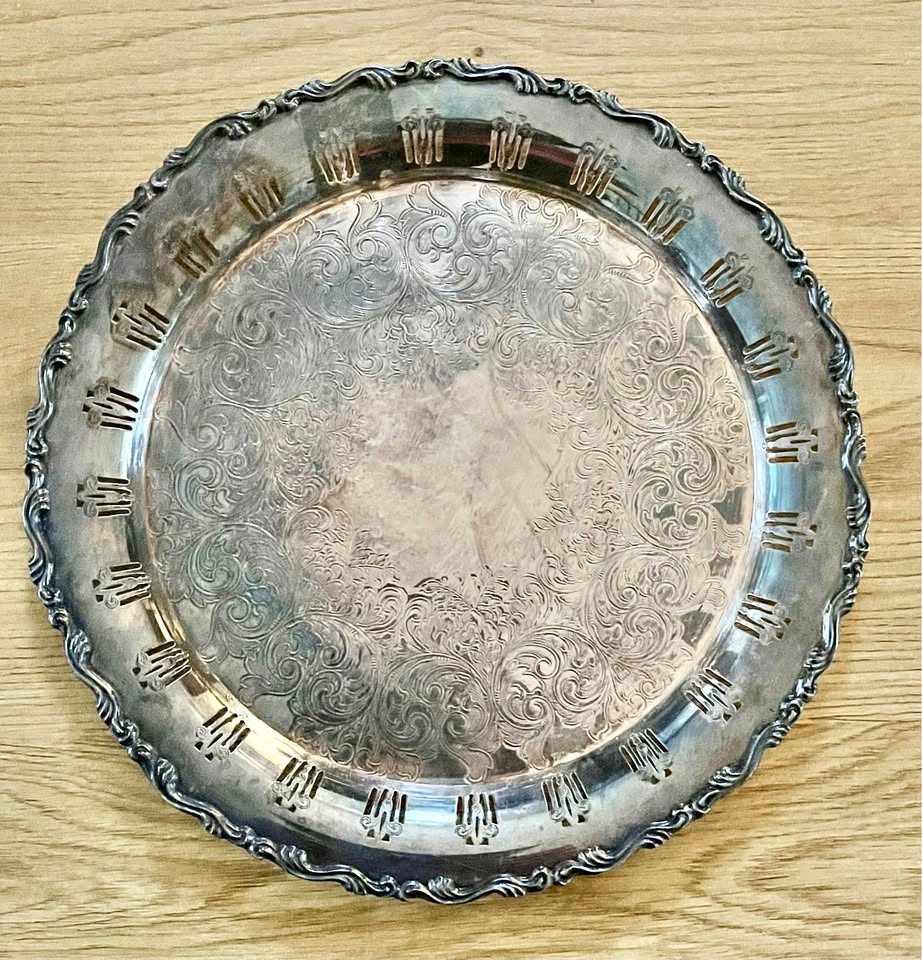 Vintage Wm. A. Rogers Silver Plated Round Tray – Pierced Gallery