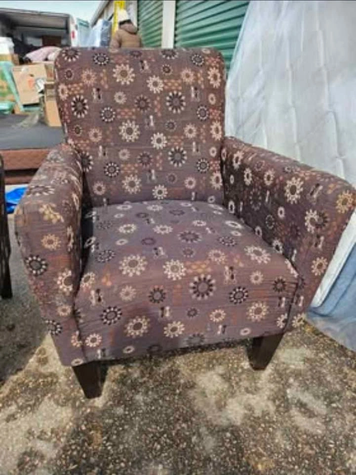 2 x Patterned Fabric Armchairs - photo 2