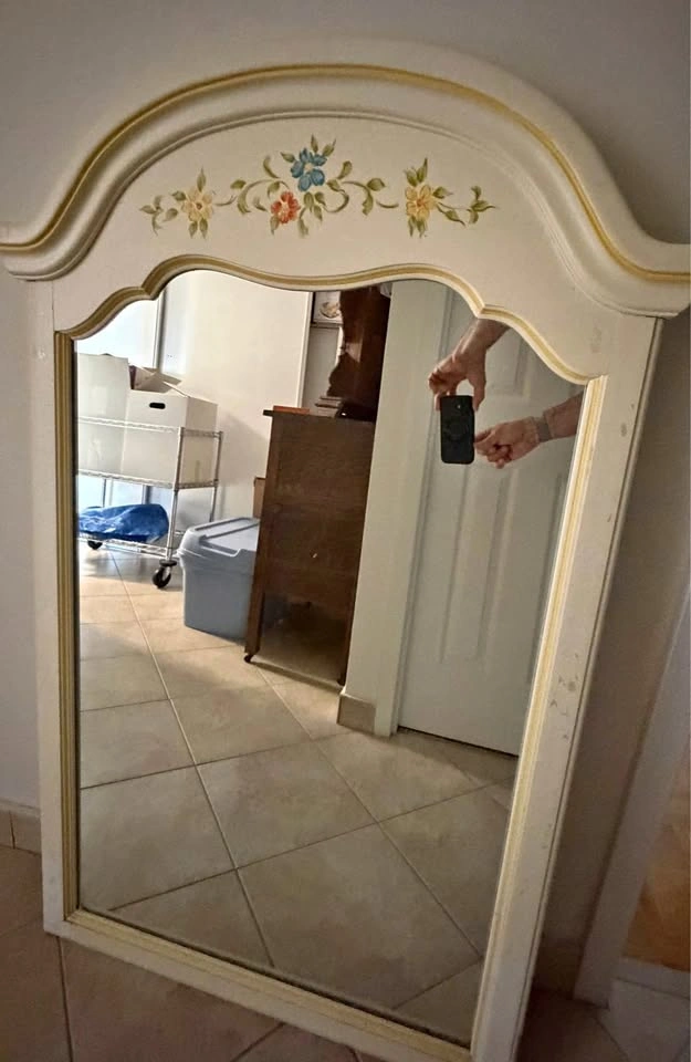 Wall mirror