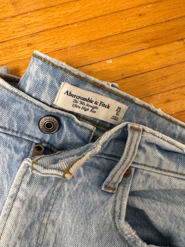 Abercrombie & Fitch 90s Straight Ultra Highrise Jeans - photo 2