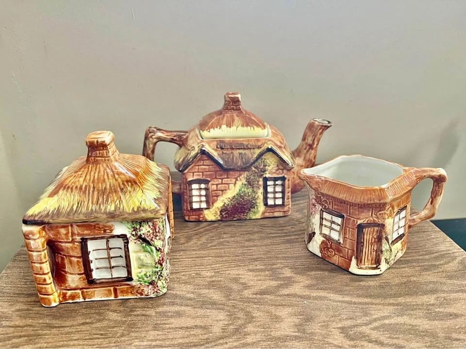 Price Kensington Cottage Ware Teapot, Creamer, and Sugar Bowl Se