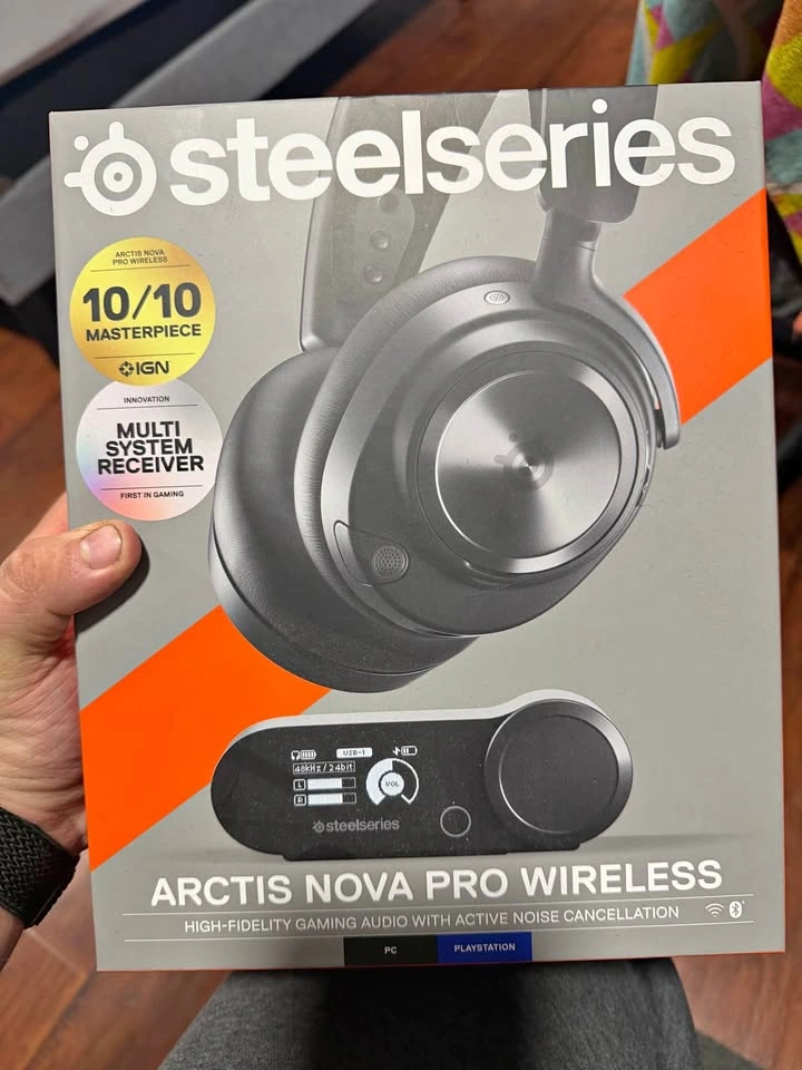 SteelSeries Arctis Nova Pro Wireless Headset