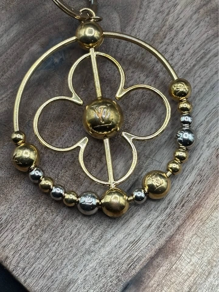 Louis Vuitton Golden Vandôme Monogram Flower Bag Charm - photo 3