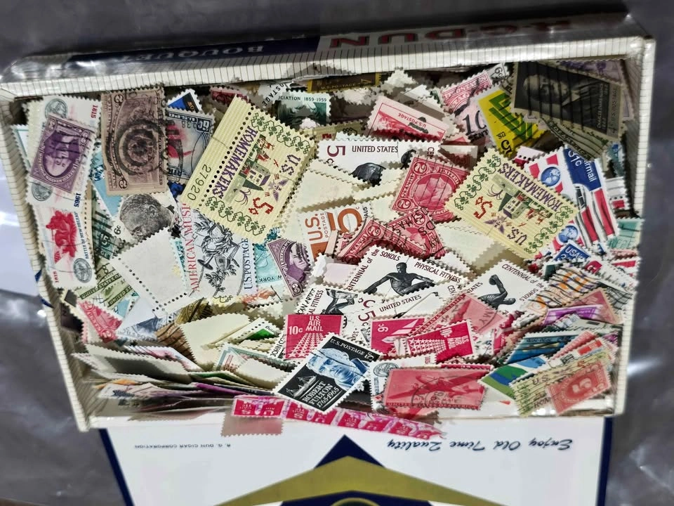 1000+ Vintage US Postage Stamp Collection - photo 3