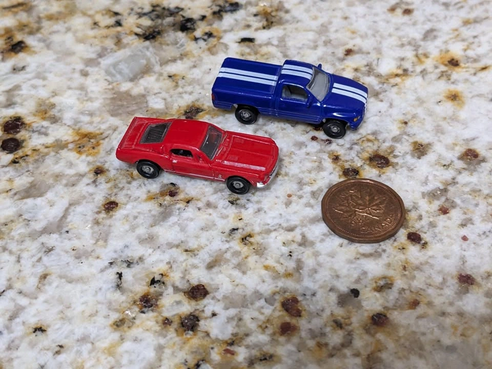 N scale Model Railroad Cars Dodge Ram and 1968 Ford Mustang Cobr - photo 2