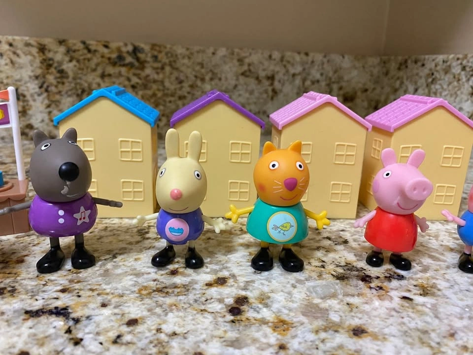 Peppa Pig Figures | South Surrey / White Rock - photo 4
