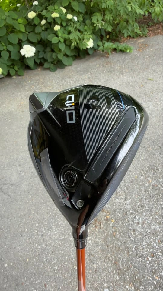 RH TaylorMade Qi10 Driver with Graphite Design Tour AD DI-6 - photo 2