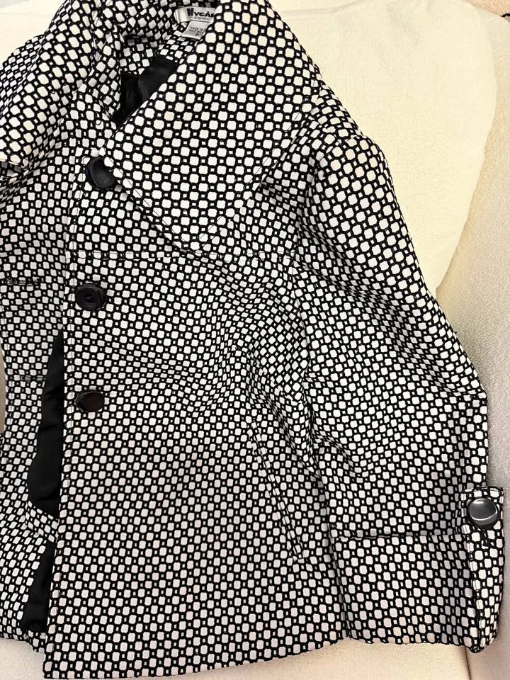 Women’s Black & Cream Patterned Blazer – Stylish & Classy