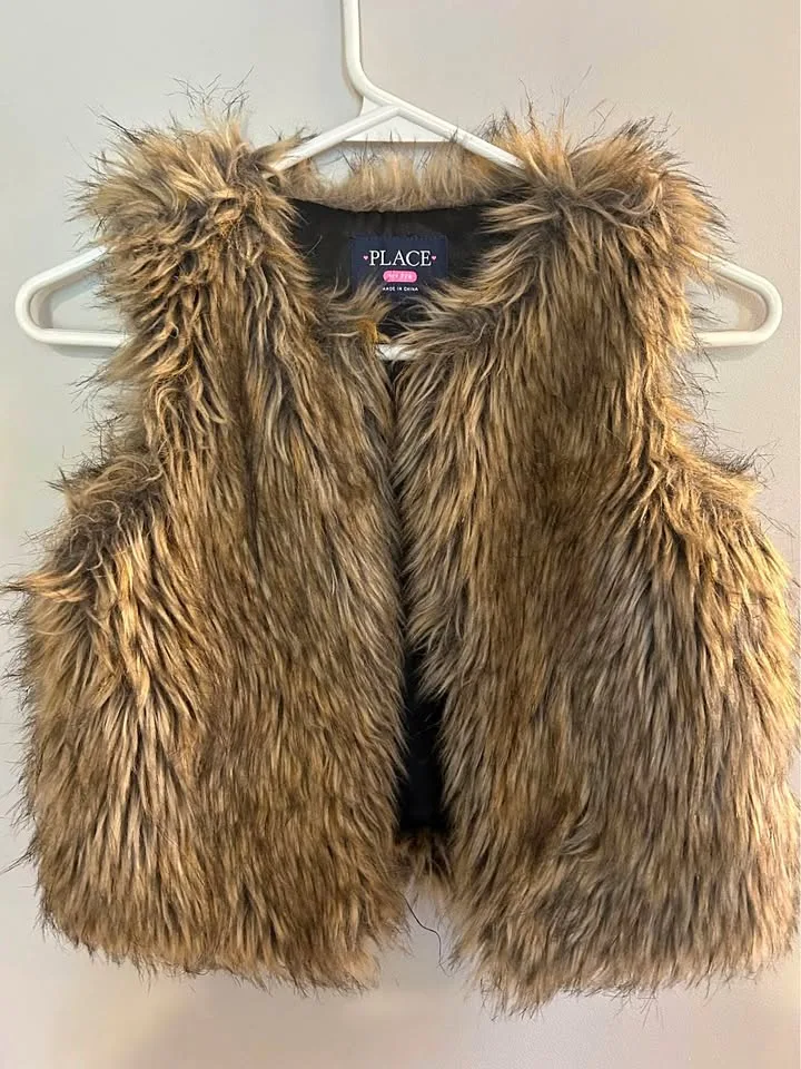 GIRLS SIZE 7/8 FURRY VEST thumbnail