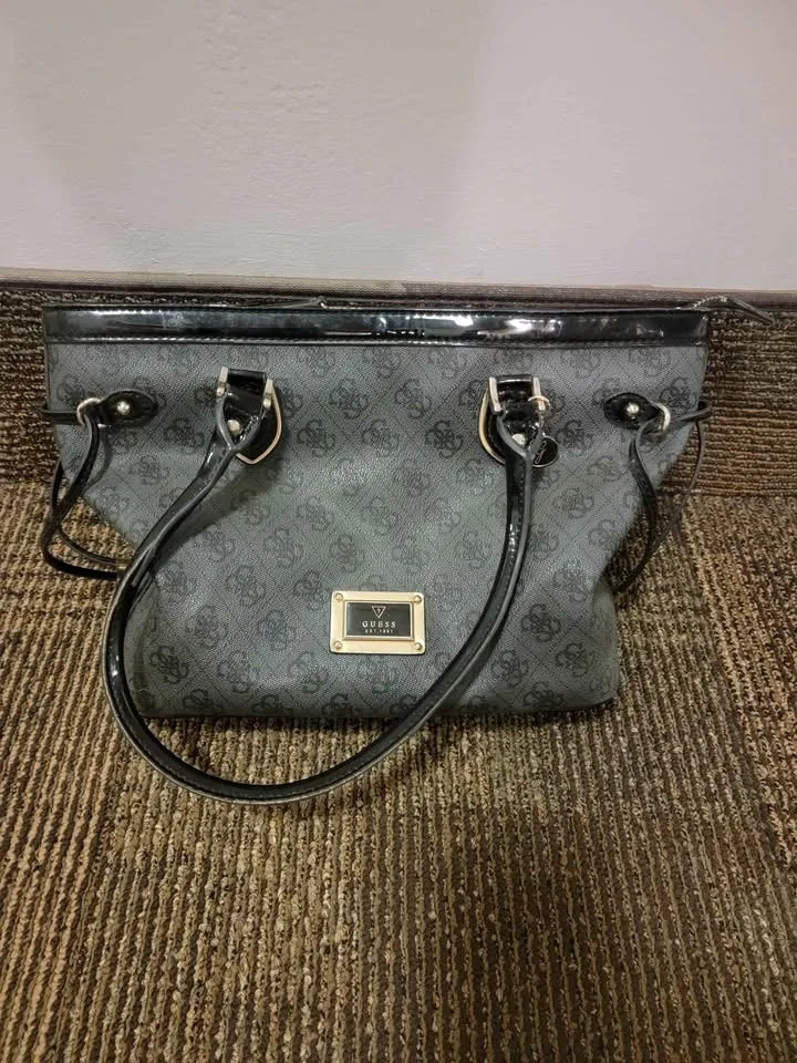 Guess Purse thumbnail