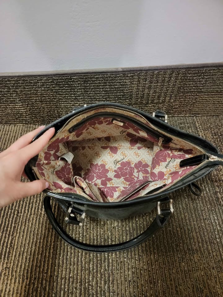 Guess Purse - photo 2