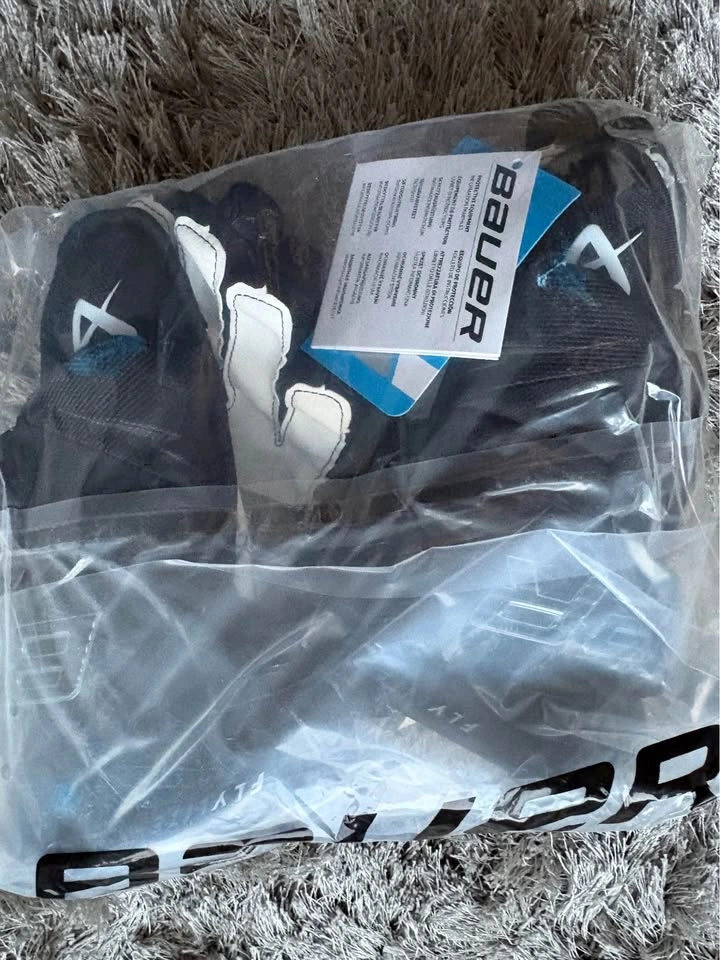 Brand new 14” Bauer Mach gloves all black - photo 3