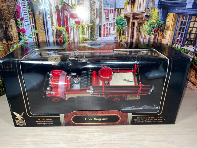 1:24 American Mint 1927 Seagrave Suburbanite NY FireTruck