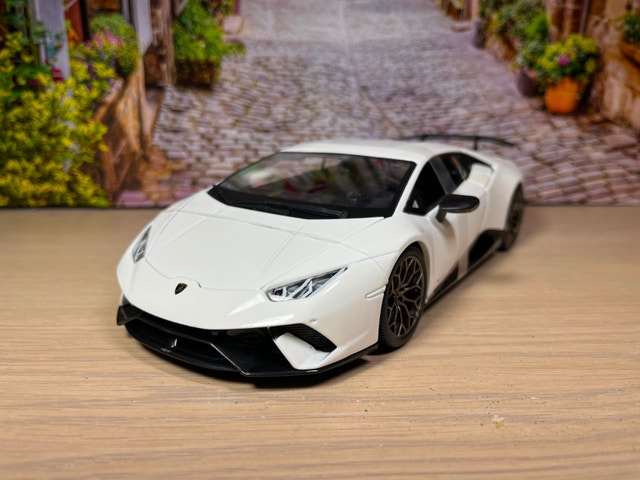 1:18 Brand New Lamborghini Huracán Performante Diecast Model