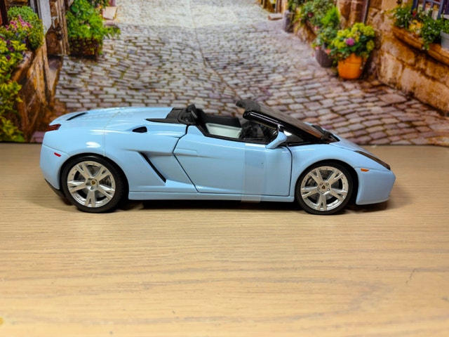 1:18 Lamborghini Gallardo Spyder Diecast Model - photo 3