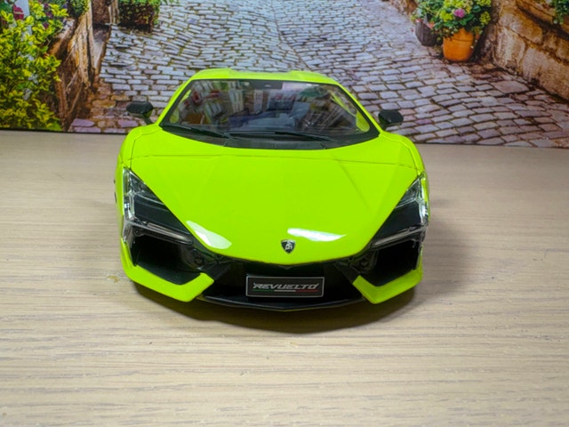 1:18 Brand New Lamborghini Revuelto diecast collectible car - photo 2