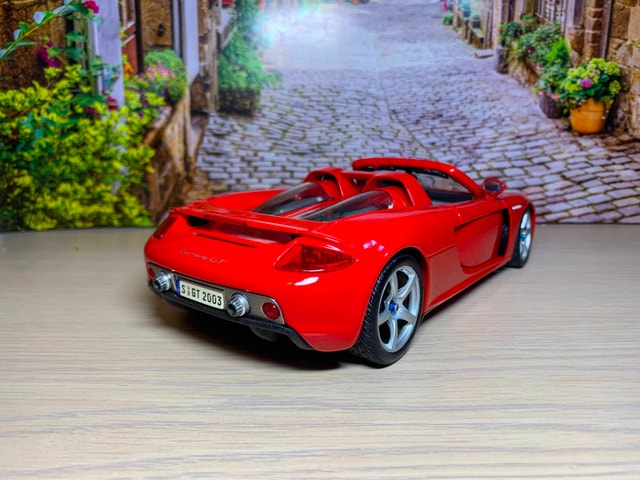 1:18 Brand New Porsche Carrera GT Diecast Model Car – Red - photo 4