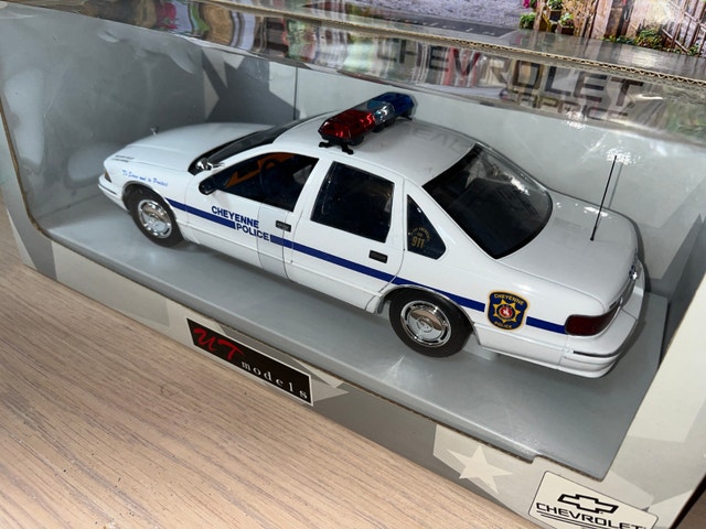 1:18 UT Models Chevrolet Caprice Police Car – Cheyenne Police - photo 4