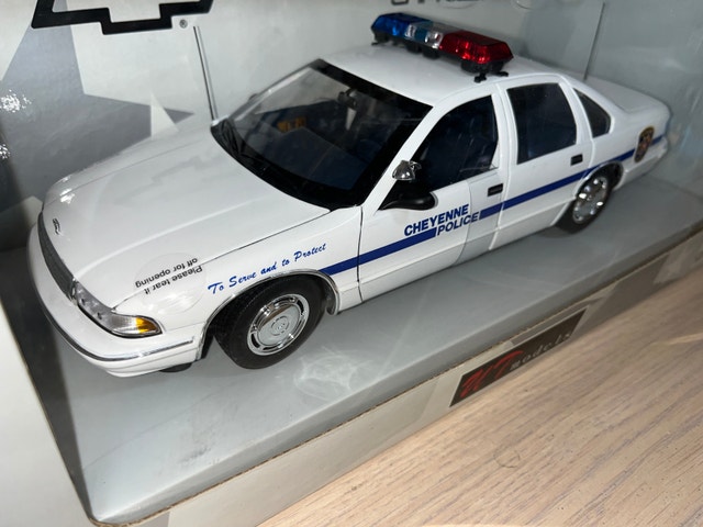 1:18 UT Models Chevrolet Caprice Police Car – Cheyenne Police - photo 5