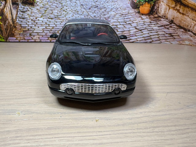 1:18 Ford Thunderbird Hard Top Convertible Die-Cast Model - photo 2