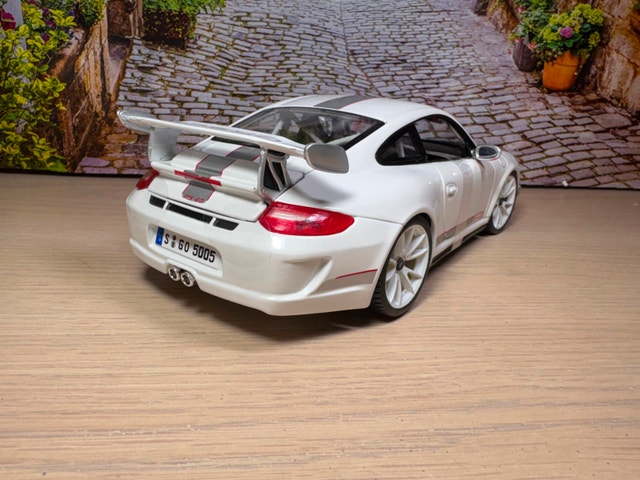 1:18 Brand New Porsche 911 GT3 RS 4.0 Diecast Model - photo 4