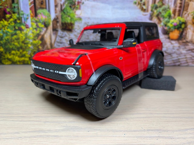 1:18 Brand New 2021 Ford Bronco Wildtrak Red diecast Model car